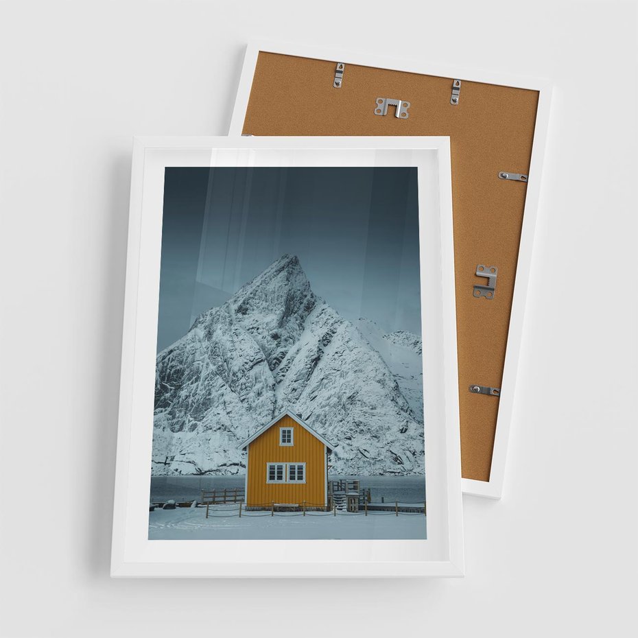 Plakat w ramie 50x70 - Urok Norweskich Domków - Skandynawia, Norwegia - rama biała