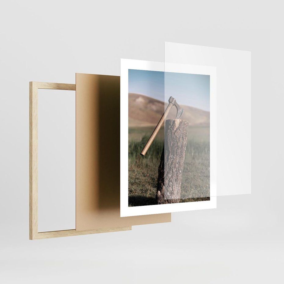 Plakat w ramie 40x50 - Rustykalna Praktyczność: Fotografia Siekiery - rustykalna fotografia, siekiera wbita w pieniek - rama drewno