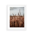 Plakat w ramie 30x40 - Wysokie Trawy w Górskim Krajobrazie - suche trawy, wysokie trawy - rama biała