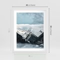 Plakat w ramie 40x50 - Magia Zimy w Górach - góry, śnieg - rama biała