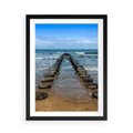 Plakat w ramie 50x70 - Falochron na brzegu morza - falochron, morze - rama czarna