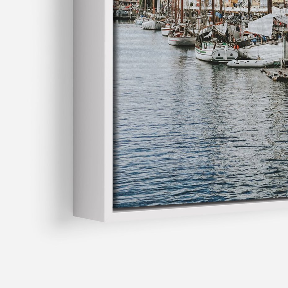 Obraz w ramie 50x70 - Wibracje Miejskiego Klimatu - Dania, Kopehaga - rama biała