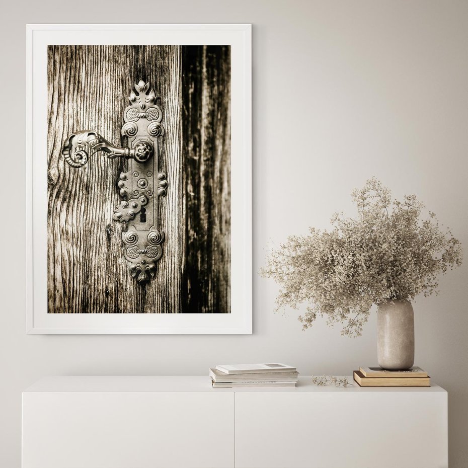 Plakat bez ramy 21x30 - Stare Drzwi z Ozdobną Klamką - stare drzwi, klamka