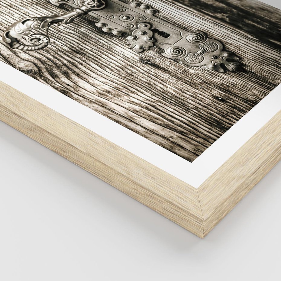 Plakat w ramie 40x50 - Stare Drzwi z Ozdobną Klamką - stare drzwi, klamka - rama drewno