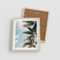 Plakat w ramie 40x50 - Pod Błękitnym Niebem - palmy, ujęcie z dołu - rama drewno