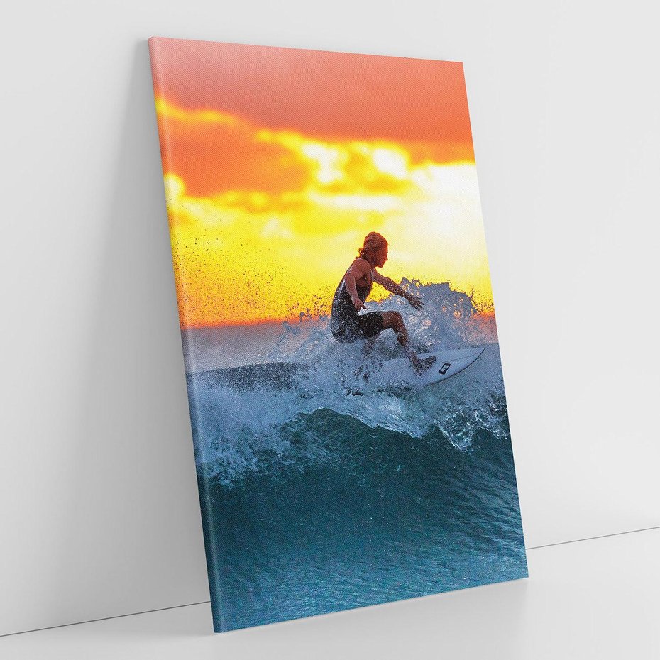 Obraz na płótnie 80x120 - Surfer na falach morza: Spotkanie z wolnością - surfer, surfing