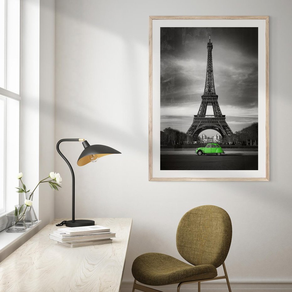 Plakat w ramie 40x50 - Paryskie Romantyczne Spotkanie - Eiffla, samochód - rama drewno