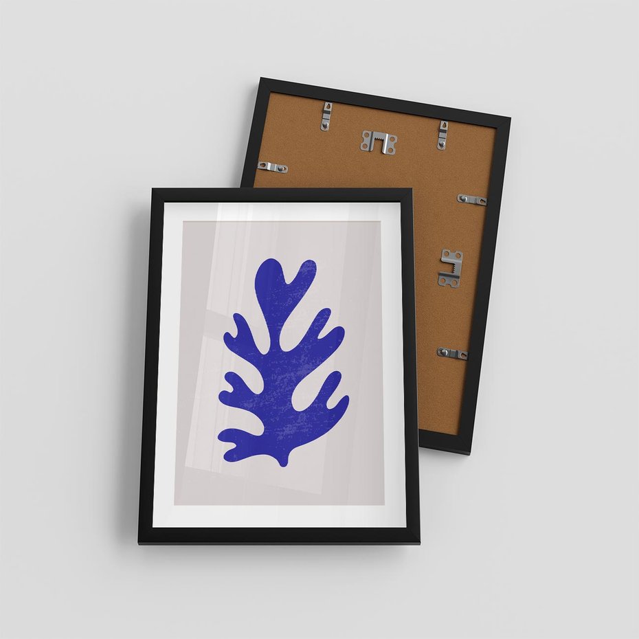 Plakat w ramie 30x40 - Przenikająca Struktura - boho plakat, niebieski liść w intensywnym kolorze - rama czarna