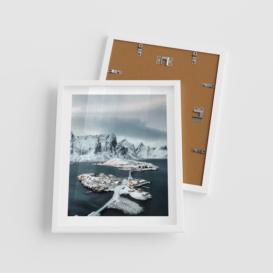 Plakat w ramie 40x50 - Ciepło i Urok Północy - skandynawskie, domki - rama biała