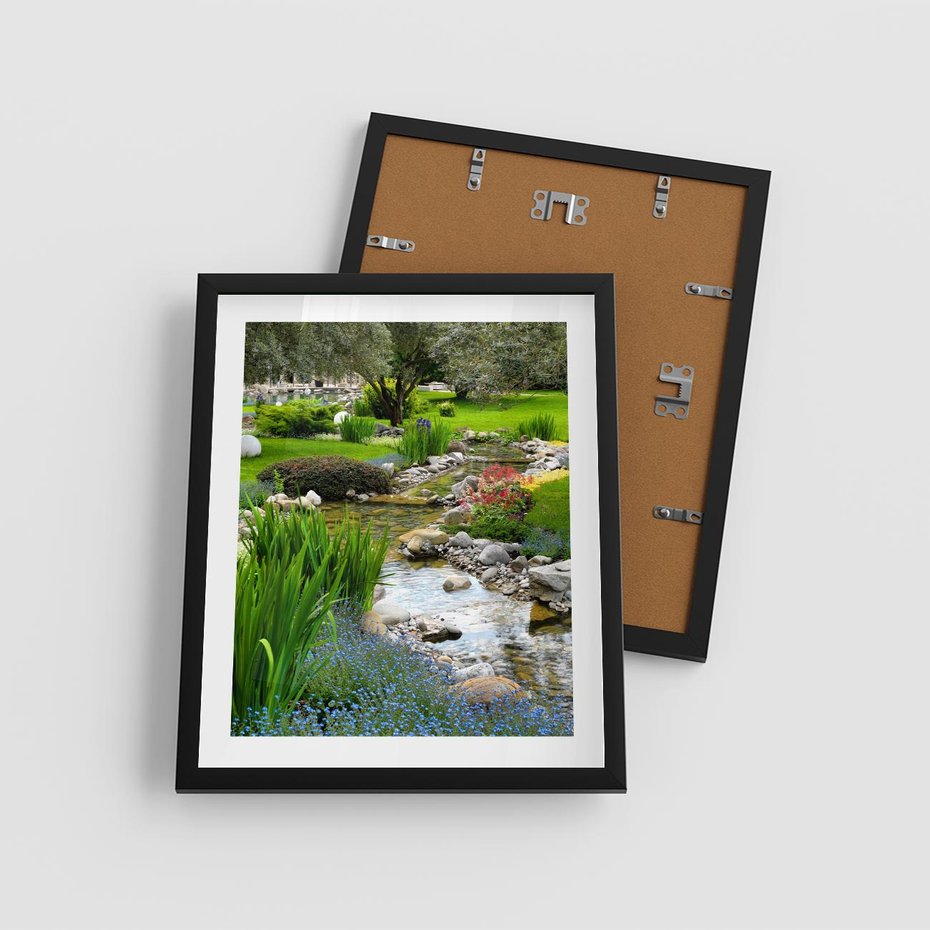 Plakat w ramie 40x50 - Ogródowy Strumyk - strumyk, ogród - rama czarna