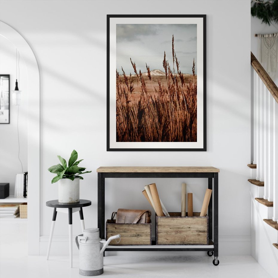 Plakat w ramie 30x40 - Wysokie Trawy w Górskim Krajobrazie - suche trawy, wysokie trawy - rama czarna