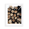 Plakat w ramie 40x50 - Siła Drewna - ścięte drewno, belki drewna ułożone jedna na drugiej - rama biała