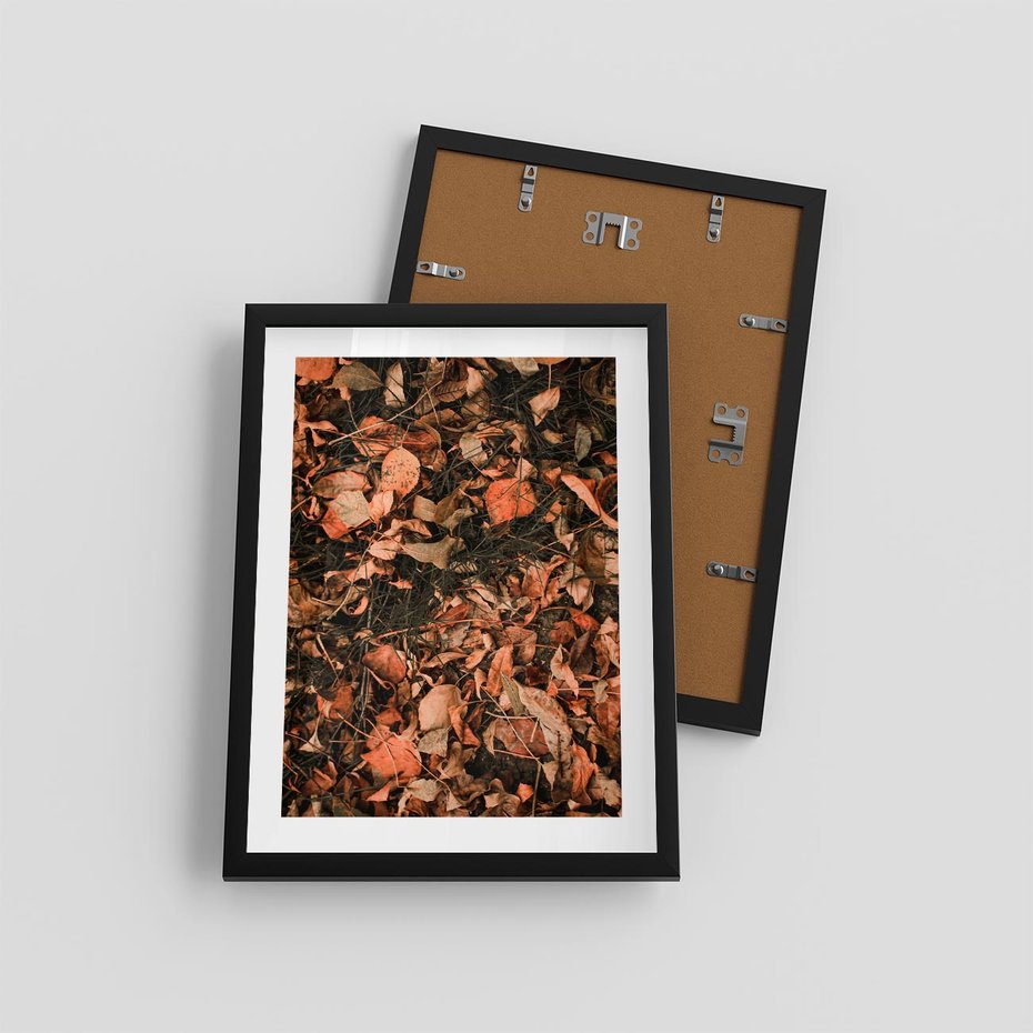 Plakat w ramie 30x40 - Jesienny Splot: Pomarańczowe Liście - liście, pomarańczowe suche liście - rama czarna