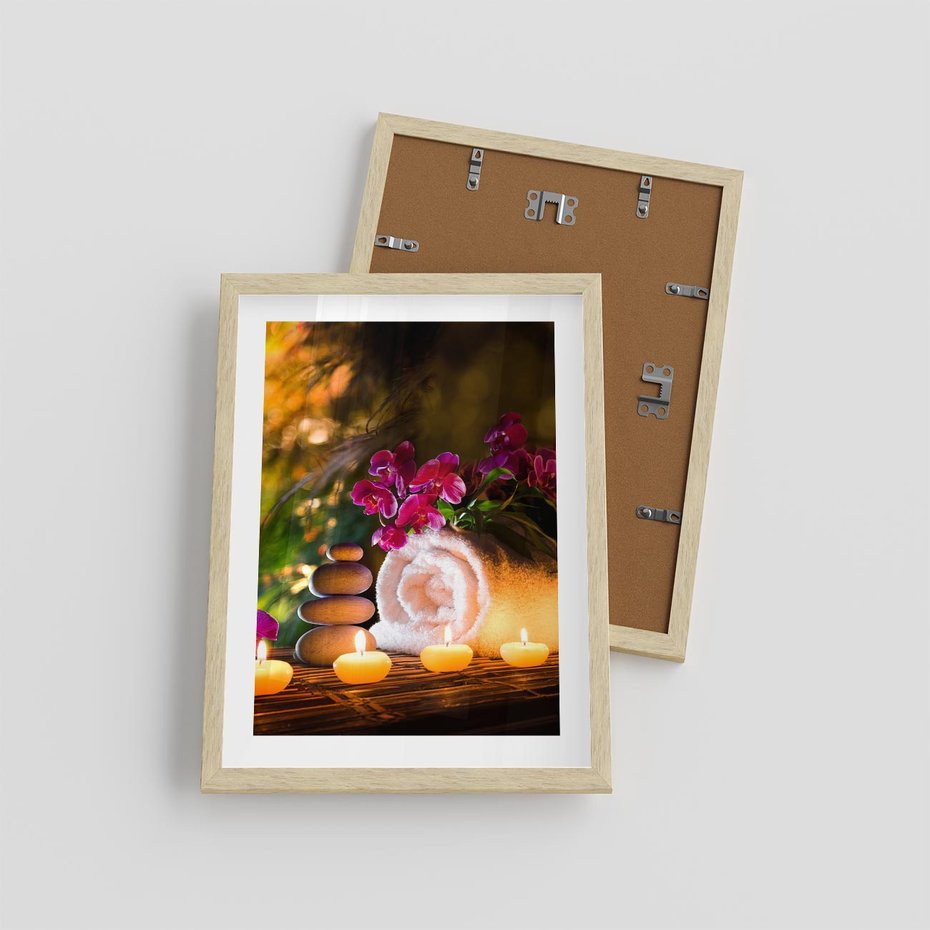 Plakat w ramie 30x40 - Relaksujące spa z płonącymi świecami - spa, świece - rama drewno