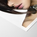 Plakat bez ramy 30x40 - Kobieca Fryzura w Ruchu - fryzura, kobieta