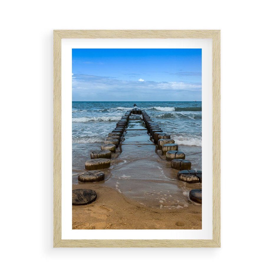 Plakat w ramie 50x70 - Falochron na brzegu morza - falochron, morze - rama drewno