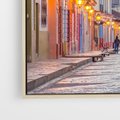 Obraz w ramie 50x50 - W stronę marzycielskich horyzontów - włoska uliczka, wieczór - rama drewno