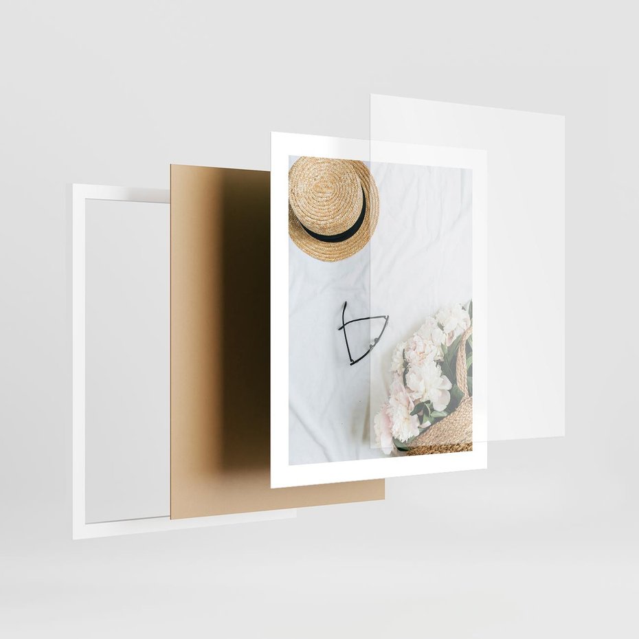 Plakat w ramie 40x50 - Urok Kobiecej Fotografii - kompozycja kobieca, fotografia - rama biała