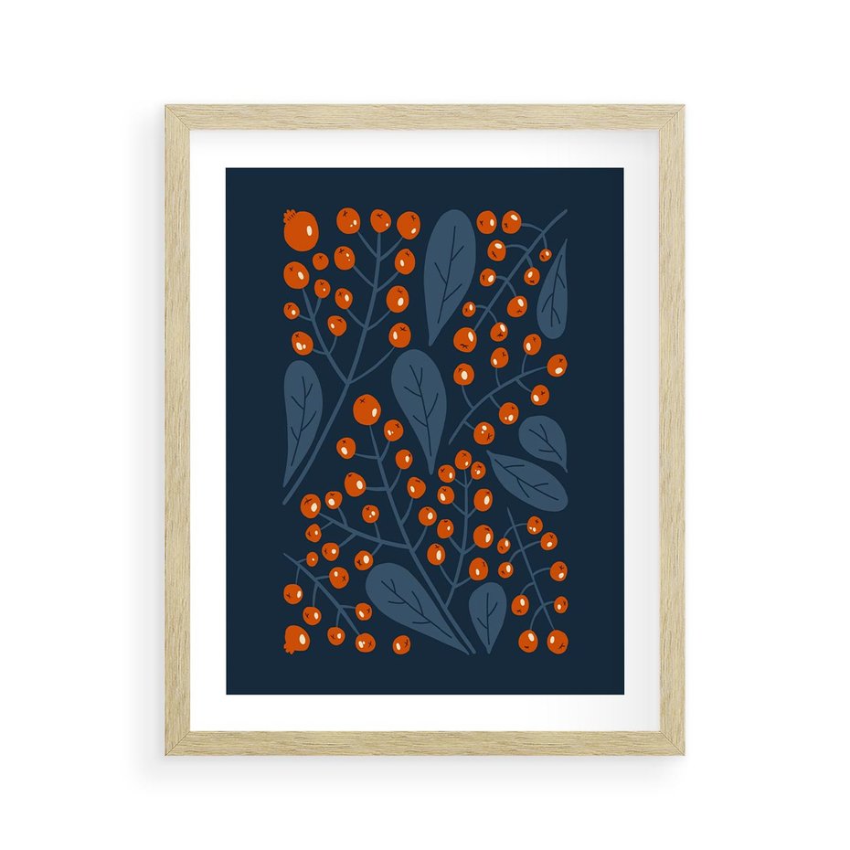 Plakat w ramie 40x50 - Symfonia liści i owoców - granatowe tło, pomarańczowe owoce jarzębiny - rama drewno
