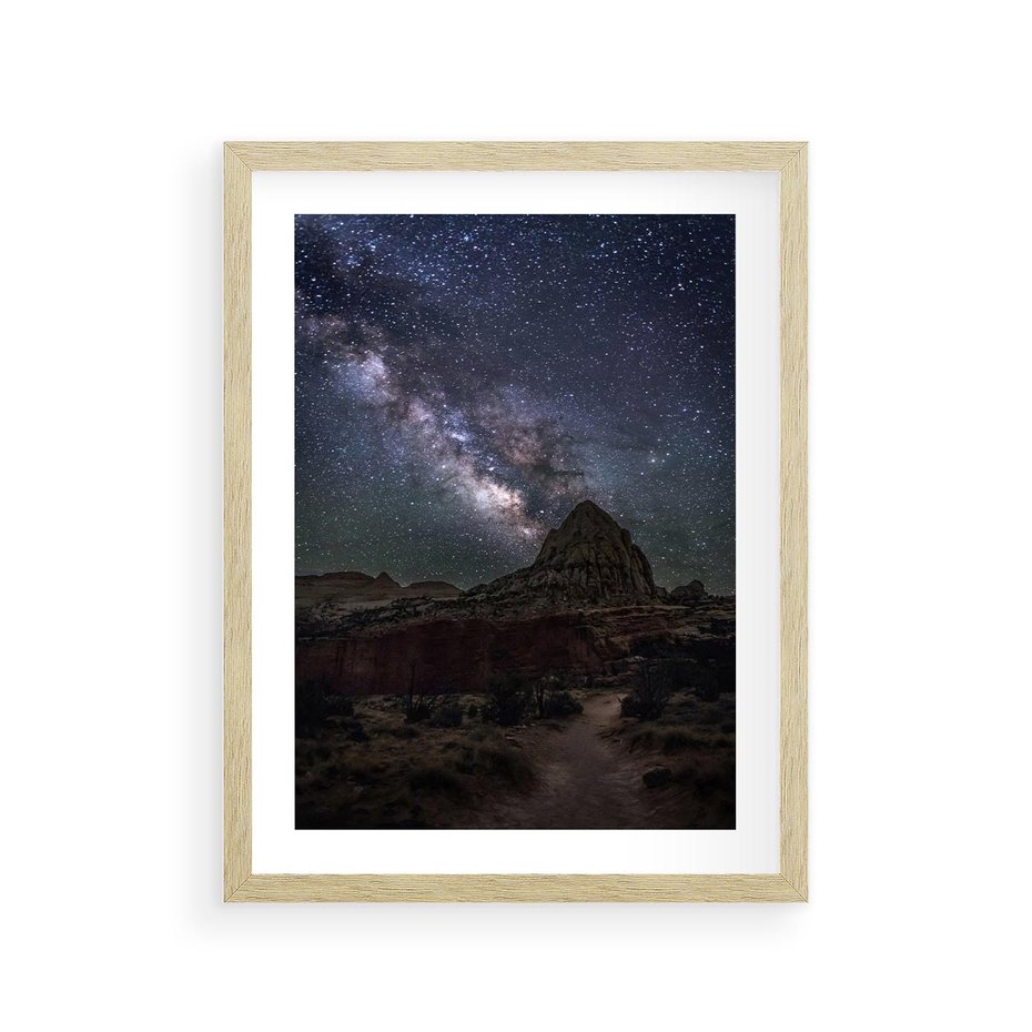 Plakat w ramie 30x40 - Gwiaździsta Noc na Pustyni - noc na pustyni, gwiździste niebo - rama drewno