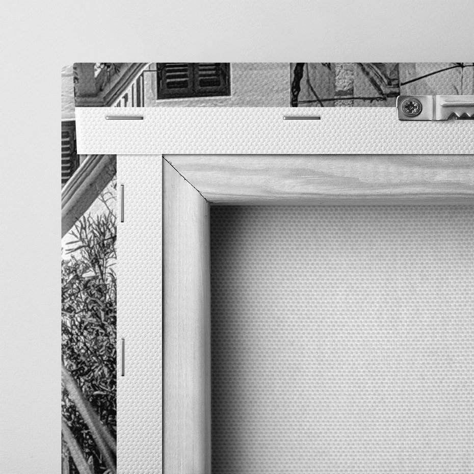 Obraz na płótnie 80x120 - Nadmorska Uliczka - czarno białe zdjecie, uliczka w nadmorskim mieście