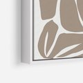 Obraz w ramie 70x100 - Złudne Zmysły - abstrakcyjny kwiat, beże i brązy - rama biała