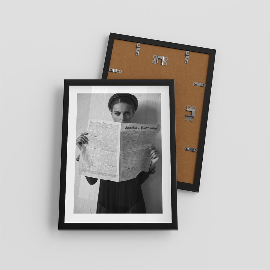 Plakat w ramie 30x40 - Nowe Wiadomości - retro zdjęcie, czarno białe - rama czarna