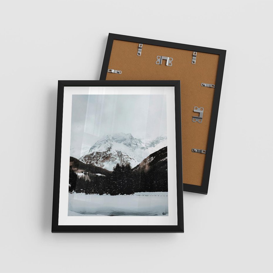 Plakat w ramie 40x50 - W Cieniu Śnieżnych Szczytów - górski krajobraz, zima - rama czarna