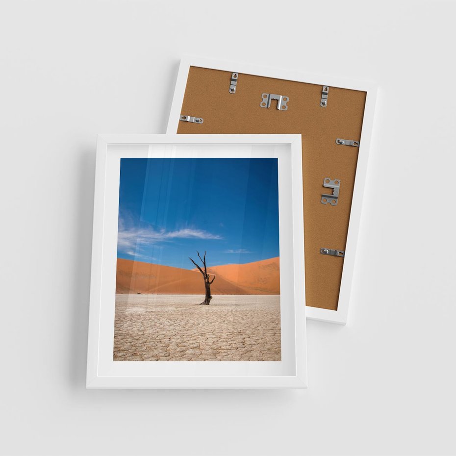 Plakat w ramie 40x50 - Słońce i Suche Drzewo - pustynia, suche - rama biała