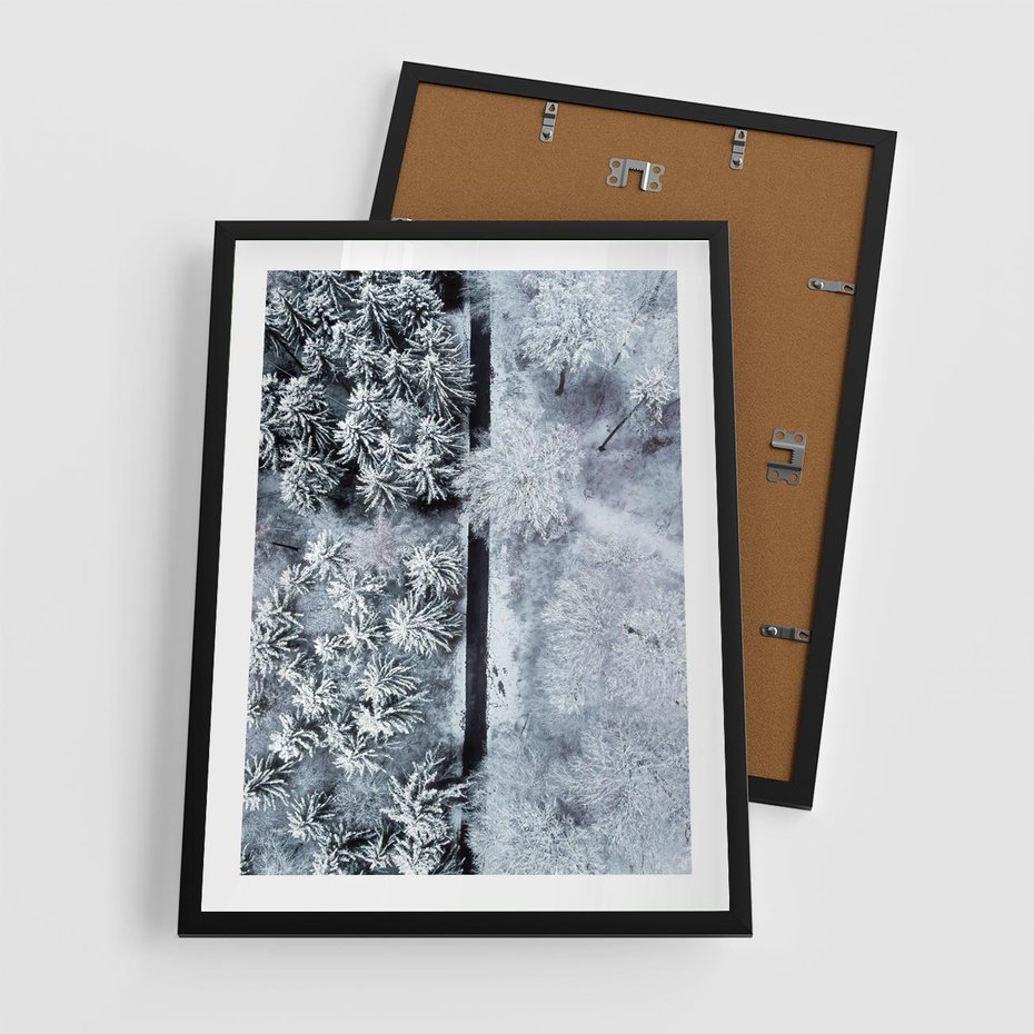 Plakat w ramie 50x70 - Ujęcie Zimowej Szosy - zima, śnieg - rama czarna