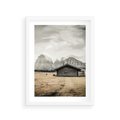 Plakat w ramie 30x40 - Surowa Przestrzeń i Górski Ustronny Azyl - chatka w górach, góry - rama biała