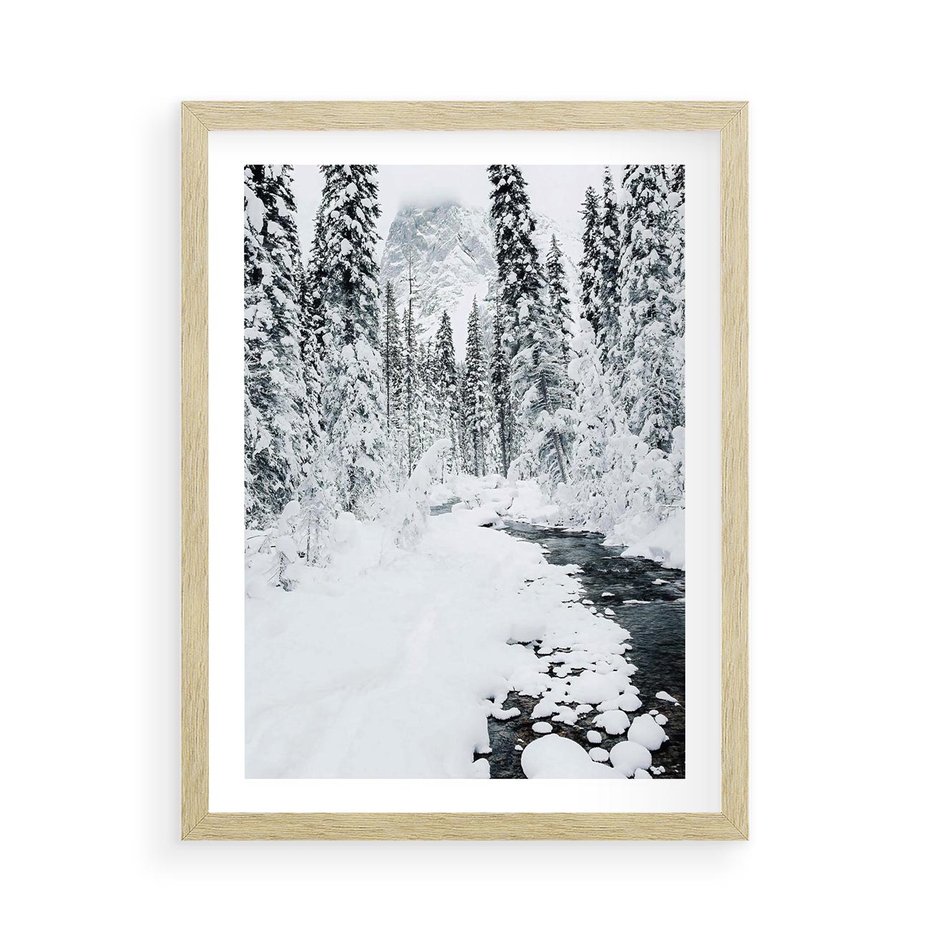 Plakat w ramie 50x70 - Spokój Zimowego Lasu w Górach - zima w lesie, w górach - rama drewno