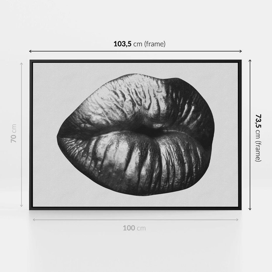 Obraz w ramie 100x70 - Srebrna Moc Wyrazu - srebrne usta, zbliżenie - rama czarna