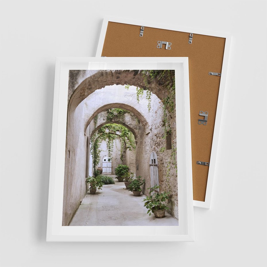 Plakat w ramie 50x70 - Urokliwa Zaułek - klimatyczna, uliczka - rama biała