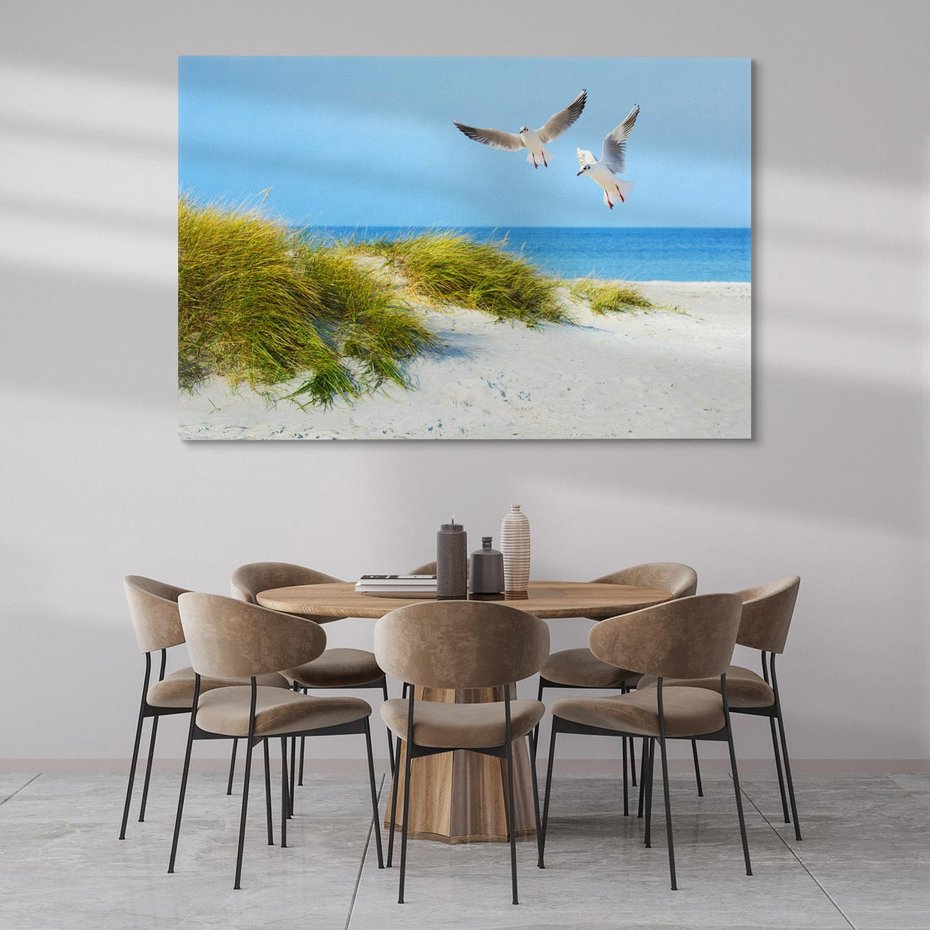 Obraz na płótnie 70x50 - Mewy nad morską plażą - mewy, plaża