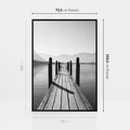 Obraz w ramie 70x100 - Spokojna Przystań - czarno biała fotografia, drewniany pomost na jeziorze - rama czarna