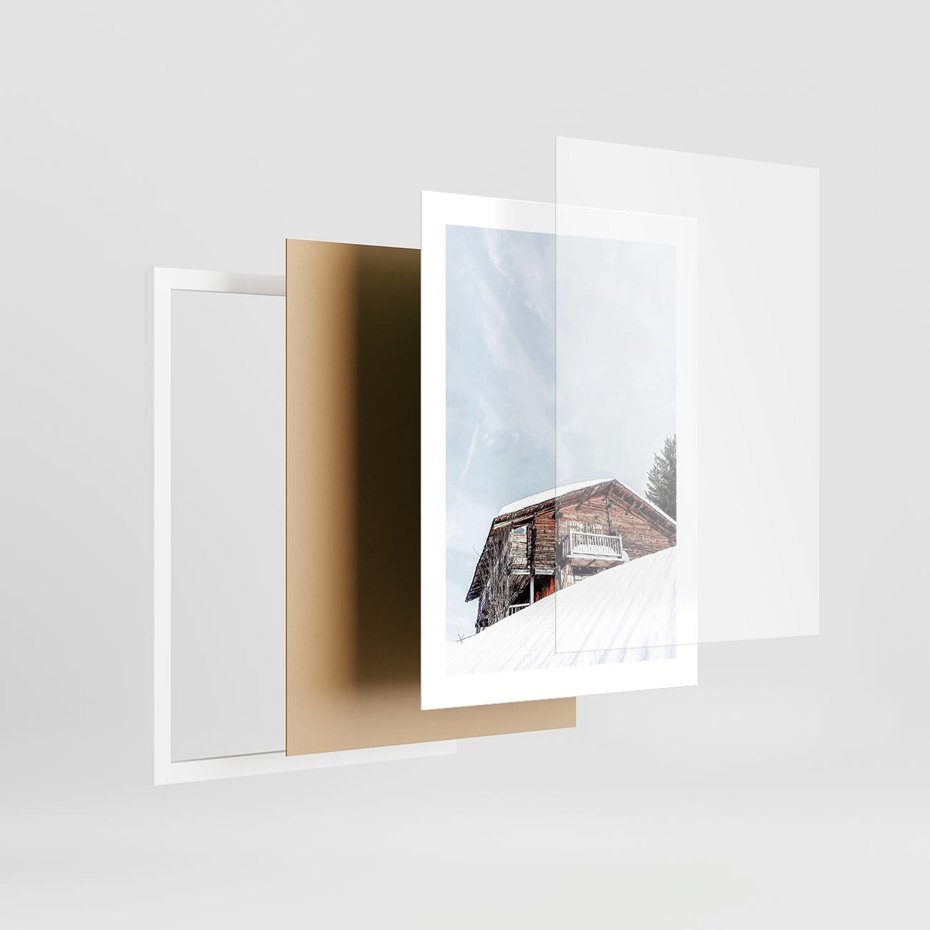 Plakat w ramie 30x40 - Spokój Górskiej Zimy - chatka w górach, domek górski - rama biała