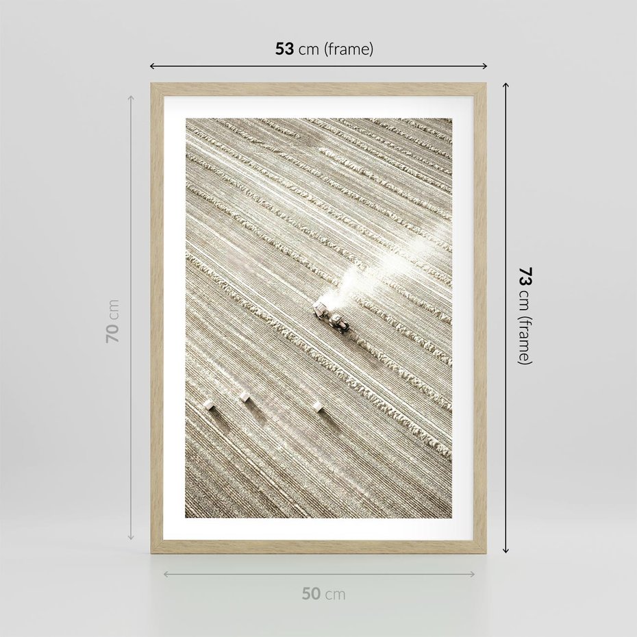 Plakat w ramie 50x70 - Pole i Żniwa na Malowniczym Zdjęciu - pole, traktor - rama drewno