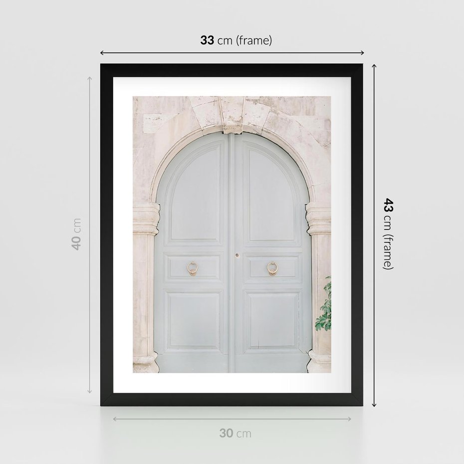 Plakat w ramie 30x40 - Błękitne Drzwi Kamienicy: Urok Historii - stare piękne drzwi do kamienicy, błękitne drzwi - rama czarna