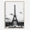 Obraz w ramie 70x100 - Wieża Eiffla - czarno białe zdjecie, wieża eiffla - rama drewno