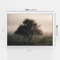 Obraz w ramie 120x80 - Zamglona Prostota - artystyczna fotografia, samotne drzewo na zamglonej łące - rama biała