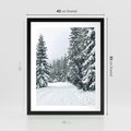 Plakat w ramie 40x50 - Magia Zimy na Obrazie - las, zima - rama czarna