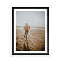 Plakat w ramie 50x70 - O Zachodzie Słońca - klimatyczna fotografia, postać biegnie po plaży - rama czarna
