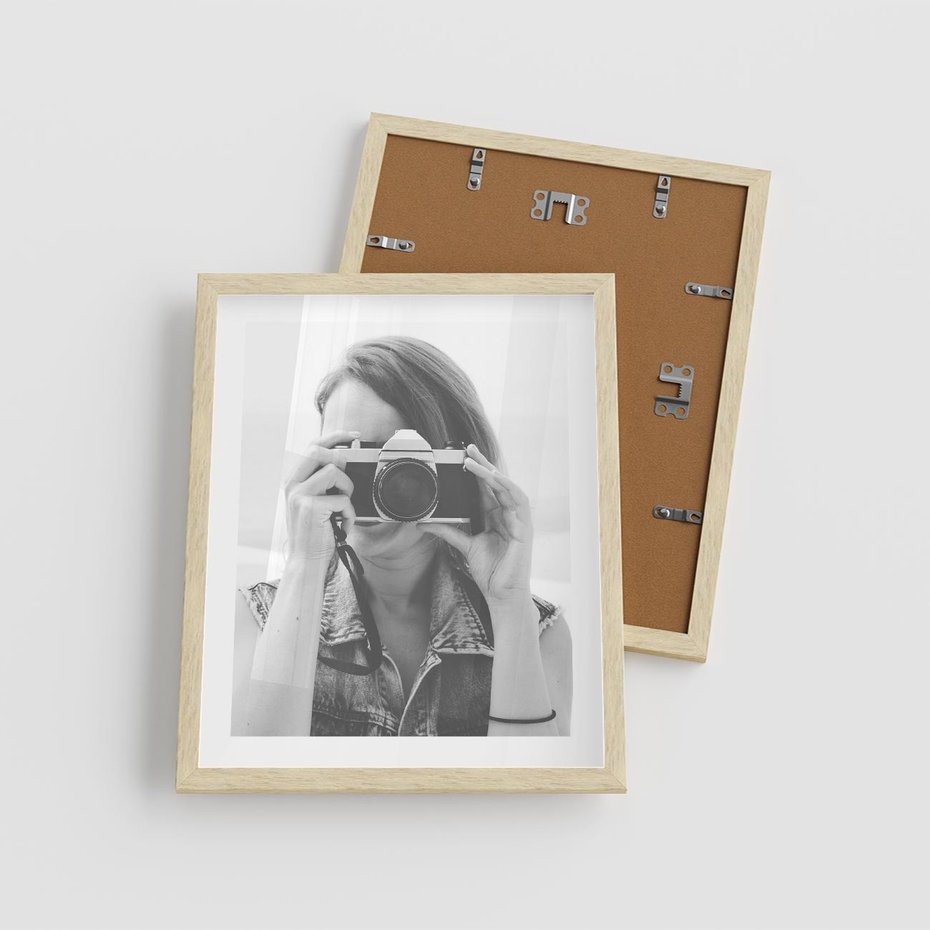 Plakat w ramie 40x50 - Zrób mi Zdjęcie - fotografia, kobieta z aparatem - rama drewno