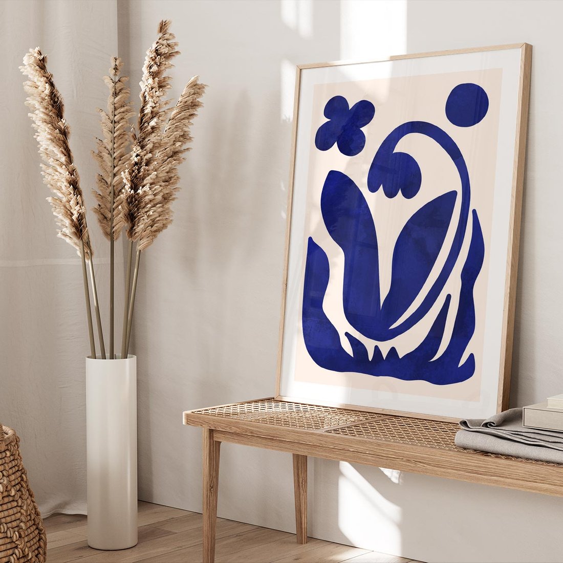 Plakat w ramie 40x50 - Bezgraniczne Echa Serca - abstrakcyjny obraz plakat, dziwne niebieskie kształty przypominają kwiat - rama drewno