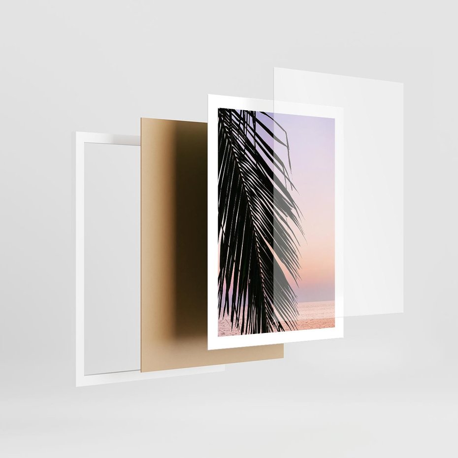 Plakat w ramie 50x70 - Liście Palmy nad Morzem - zachód słońca, liście palmy na tle nieba i morza - rama biała