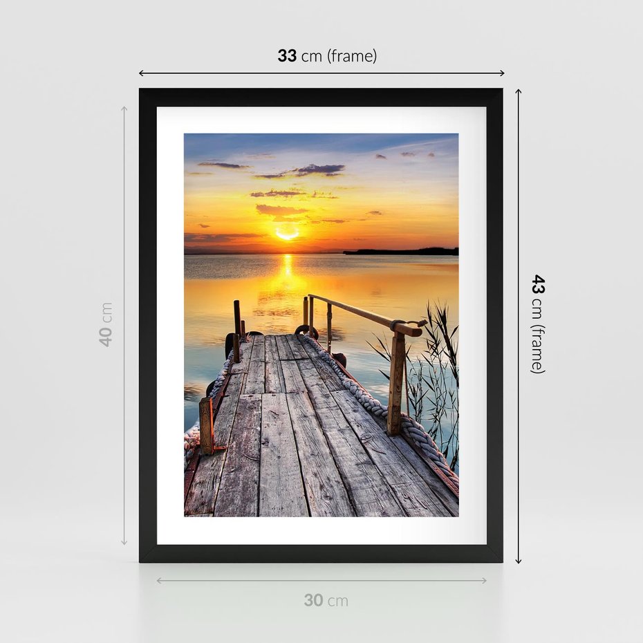 Plakat w ramie 30x40 - Zachód nad jeziorem z pomostem - pomost, jezioro - rama czarna