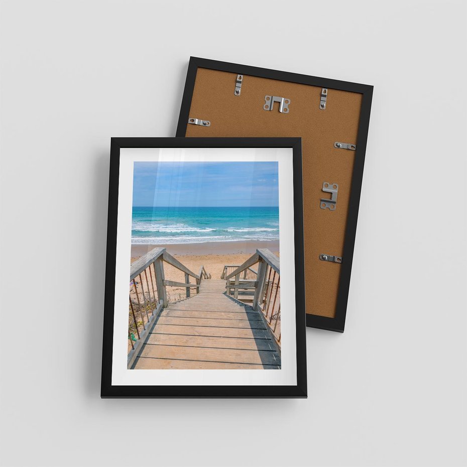 Plakat w ramie 30x40 - Pomost ku Morzu - pomost na plaży, morze - rama czarna