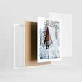 Plakat w ramie 30x40 - Zimowe Ustronie w Lesie - domek w lesie, zimowy las - rama biała