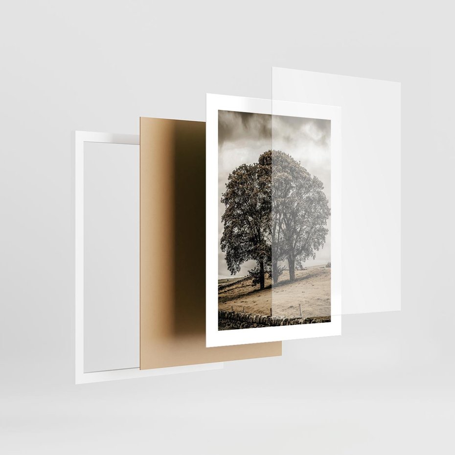 Plakat w ramie 30x40 - Spokojna Osamotniona Chwila - beżowe kolory, samotne drzewo na polu - rama biała